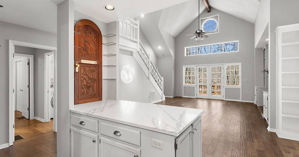 451 Crescent Trail - Photos (17).jpg