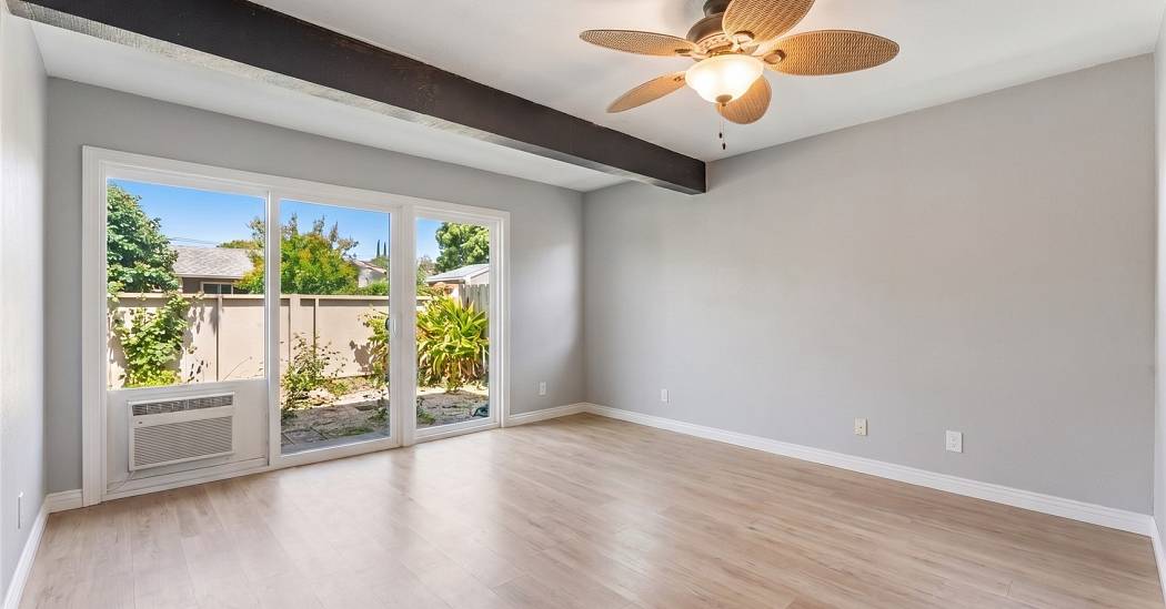 downstairs large bedroom.jpg