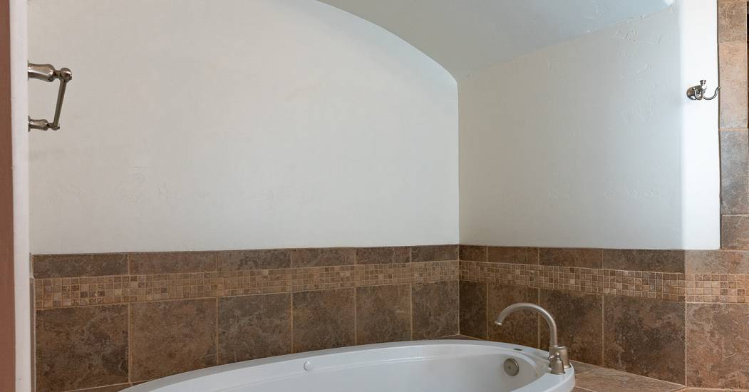 20240111-Primary Suite Bathroom 3 - 3433 Bluegrass Drive Lake Havasu City AZ 86406.jpg