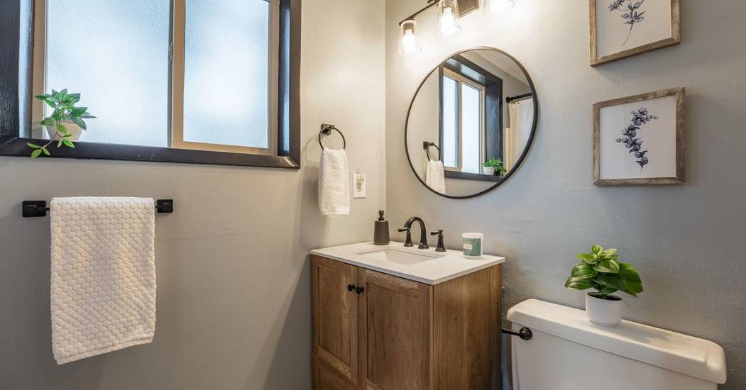 Guest Bath 1.jpg