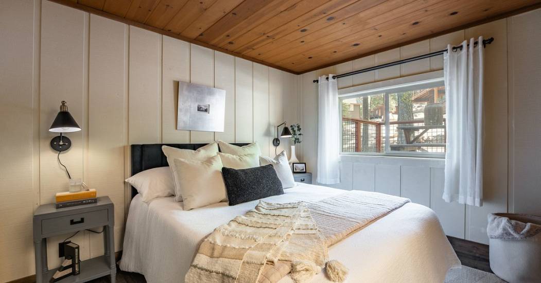 Guest Bedroom 1.jpg