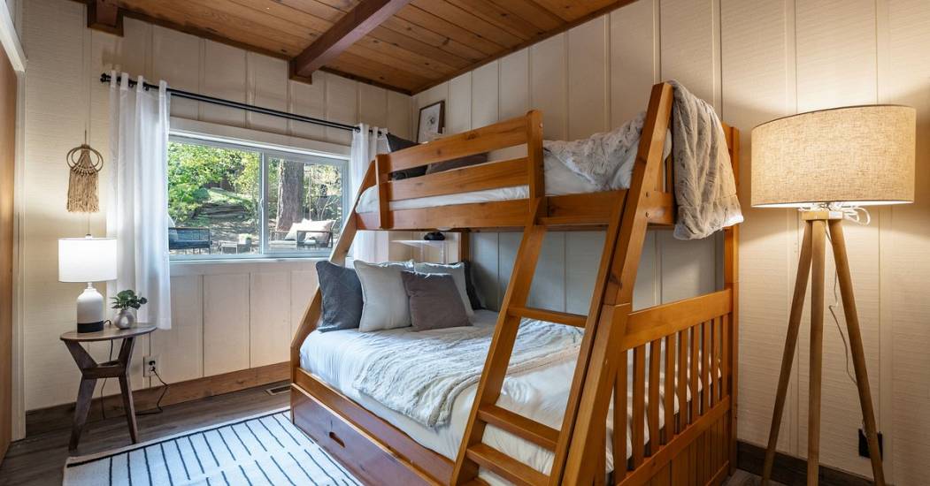 Guest Bedroom 2.jpg