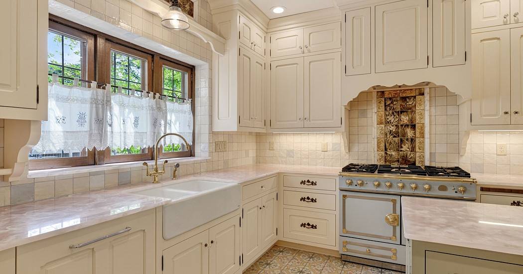 2026_3452_crestwood_dr_cm_mls-18.jpg