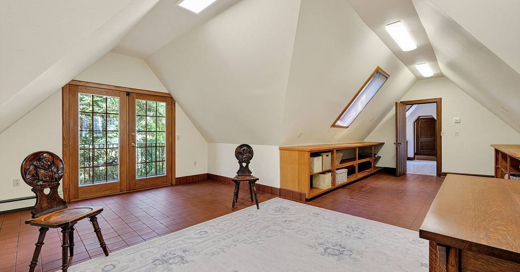 2026_3452_crestwood_dr_cm_mls-50.jpg
