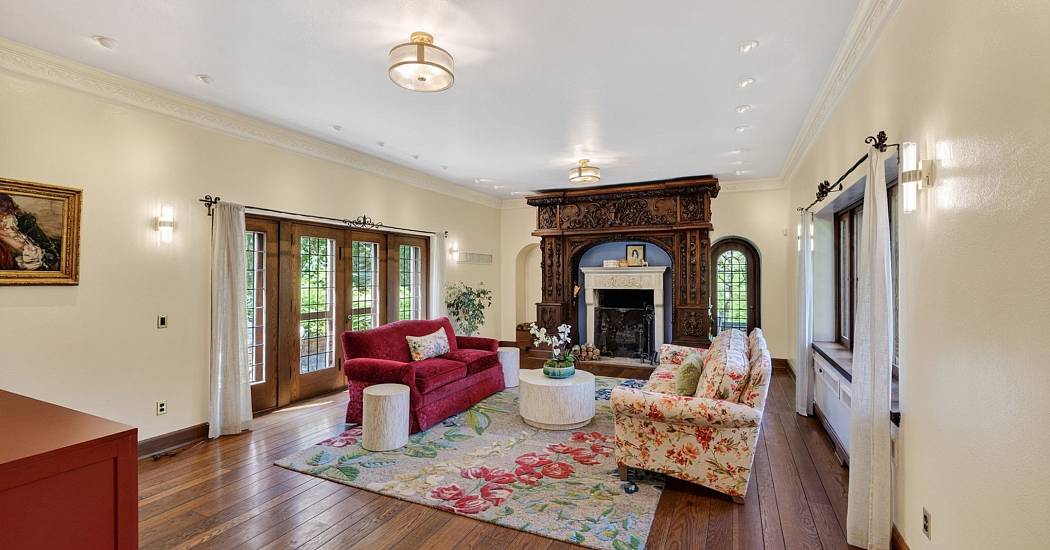 2026_3452_crestwood_dr_cm_mls-32.jpg