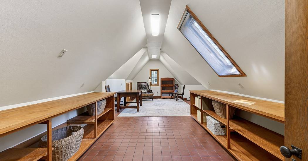 2026_3452_crestwood_dr_cm_mls-49.jpg