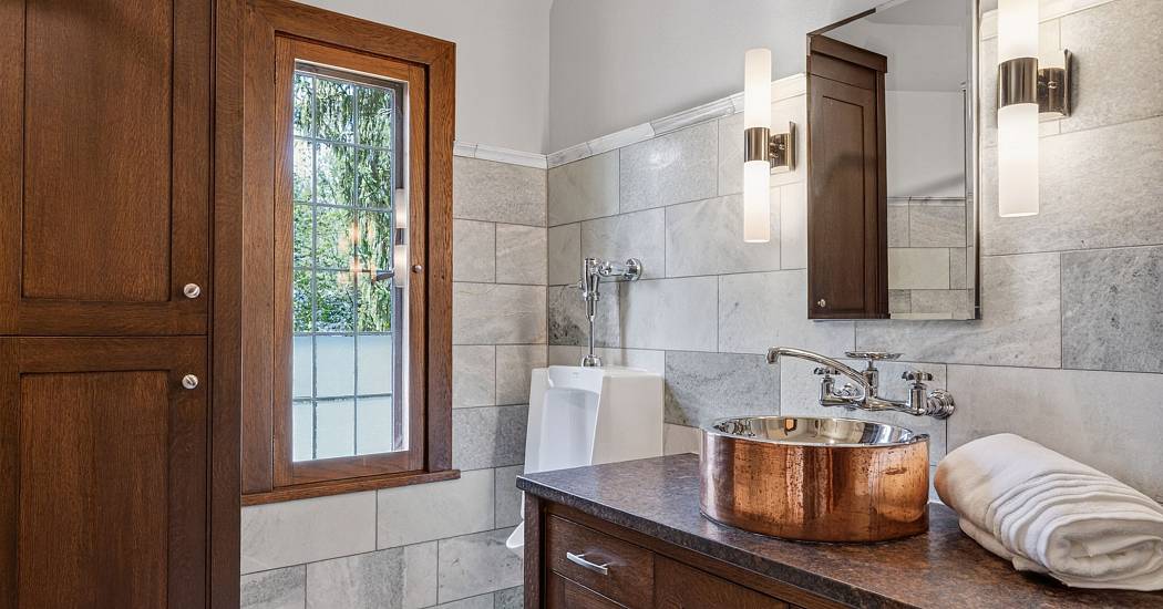 2026_3452_crestwood_dr_cm_mls-52.jpg