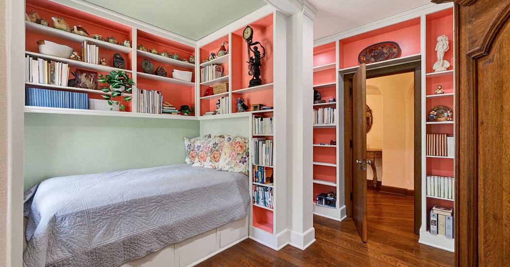 2026_3452_crestwood_dr_cm_mls-30.jpg