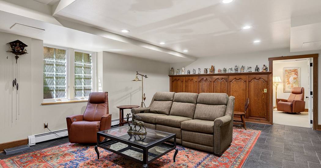 2026_3452_crestwood_dr_cm_mls-55.jpg