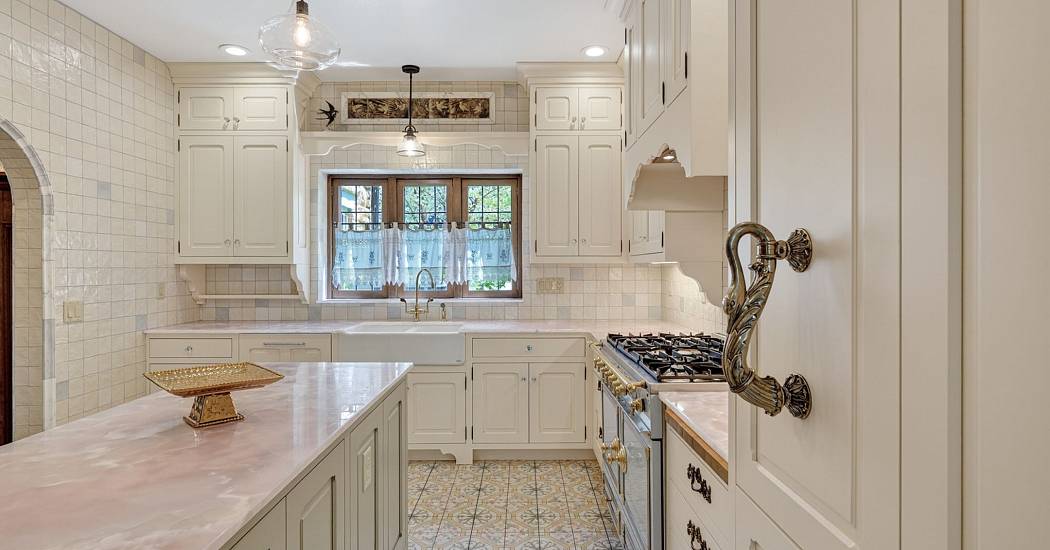 2026_3452_crestwood_dr_cm_mls-25.jpg