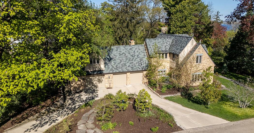 2026_3452_crestwood_dr_cm_mls-2.jpg