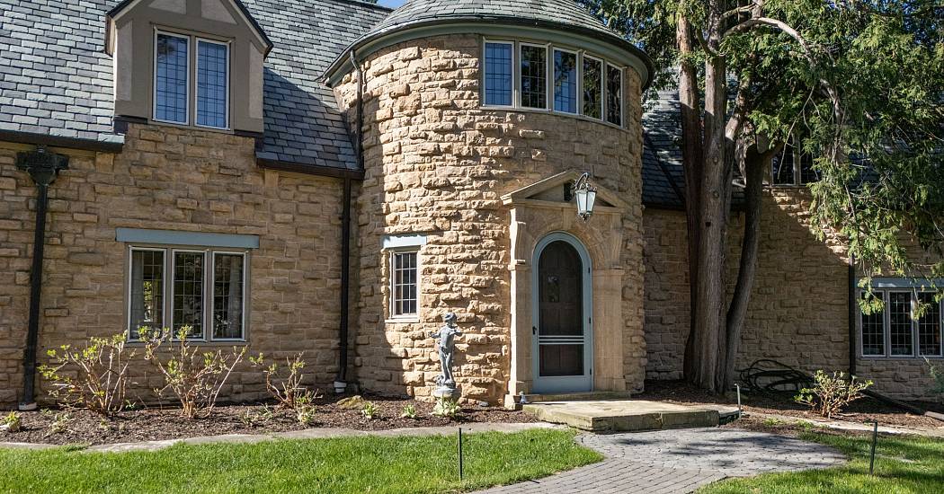 2026_3452_crestwood_dr_cm_mls-69.jpg