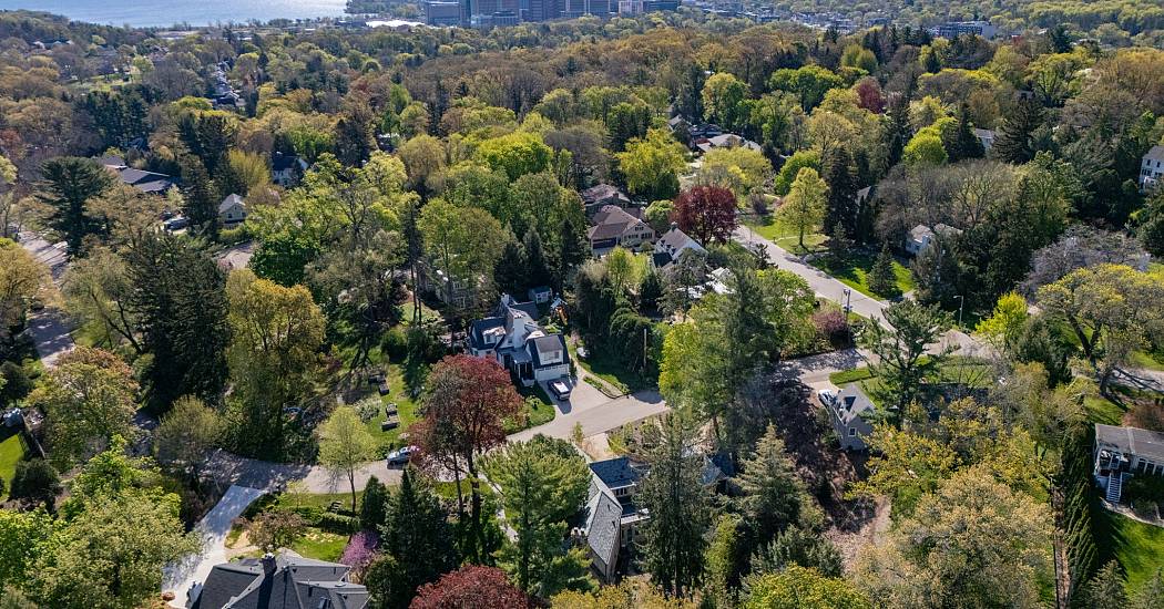2026_3452_crestwood_dr_cm_mls-67.jpg