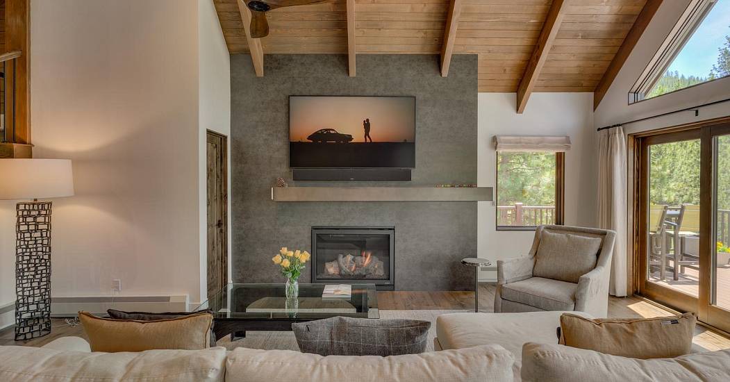 012-008-Living Room-1500x1000.jpg