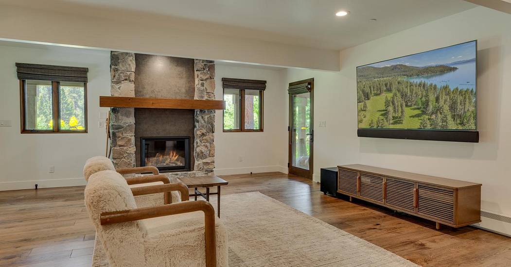 044-065-Family Room-1500x1000.jpg