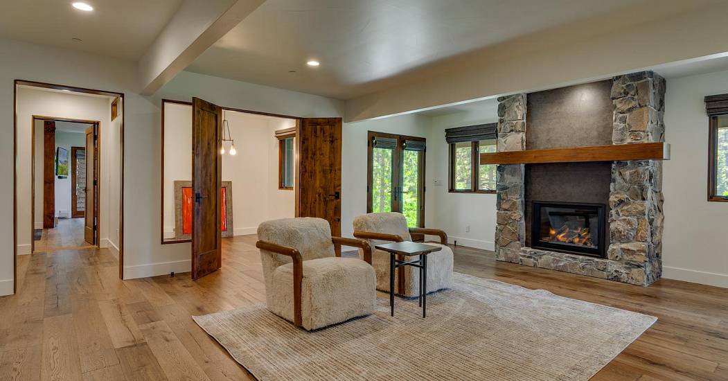 045-033-Family Room-1500x1000.jpg