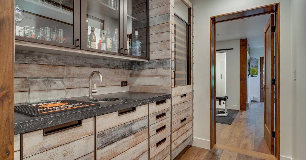 046-067-Downstairs Wet Bar-1500x1000.jpg