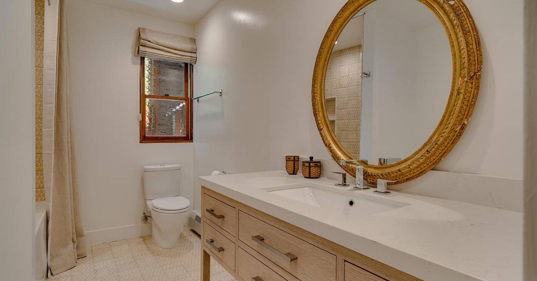 053-021-Bathroom-1500x1000.jpg