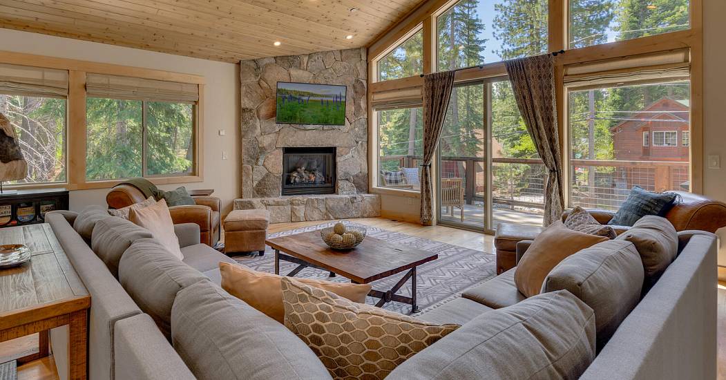 002-002-Living Room-1500x1000.jpg