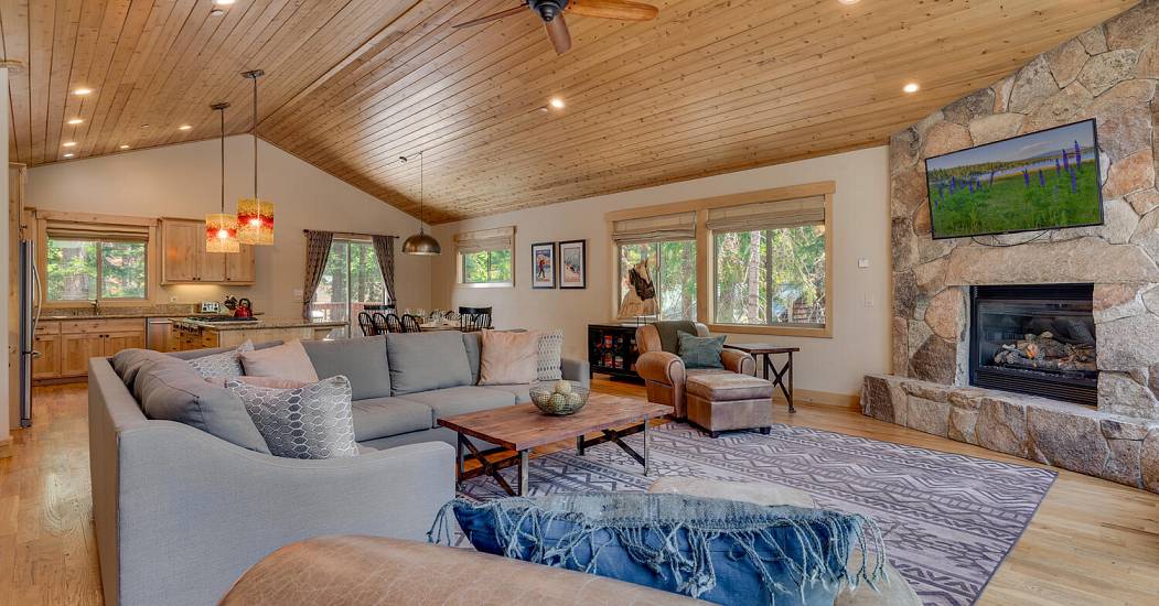 001-008-Living Room-1500x1000.jpg