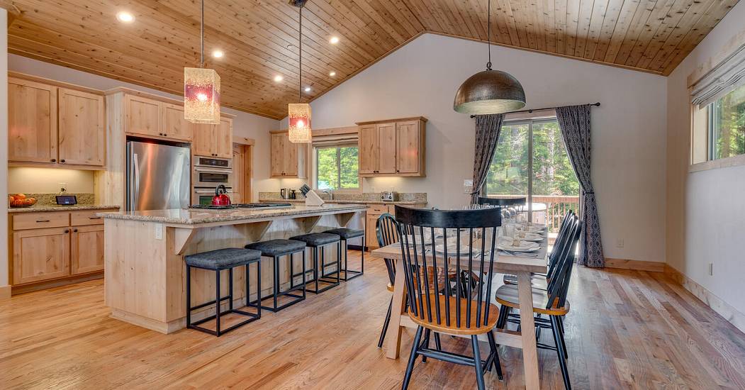 004-018-Dining RoomKitchen-1500x1000.jpg