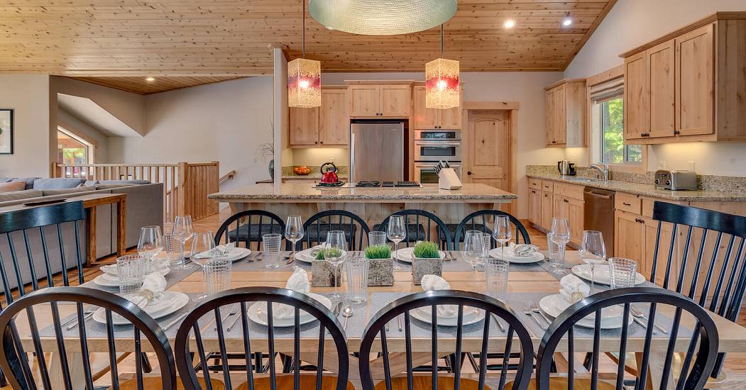 008-005-Dining Room-1500x1000.jpg