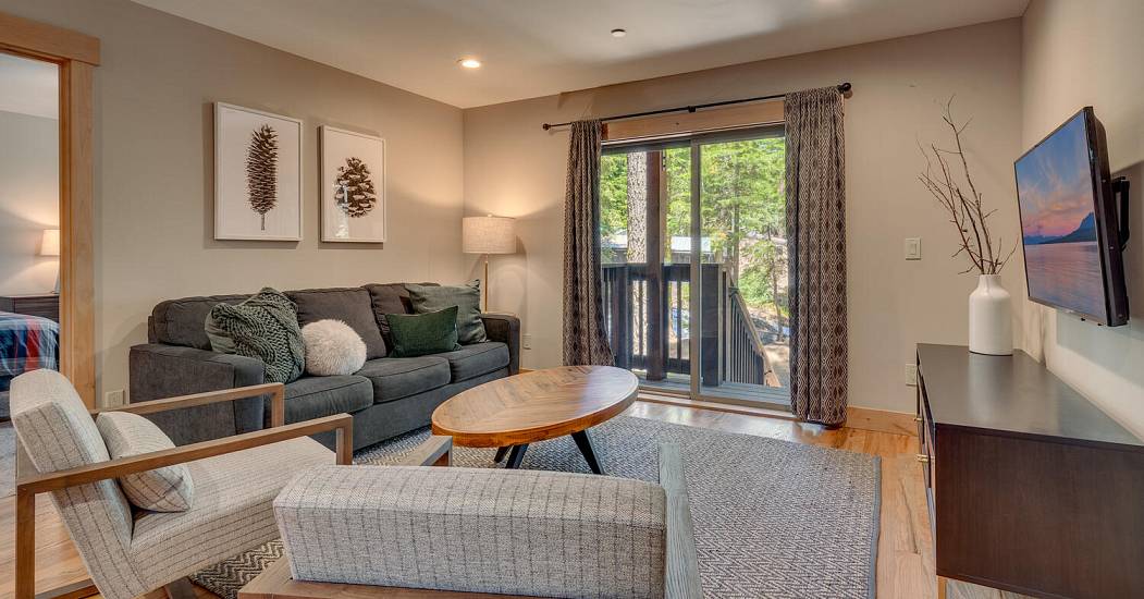 016-016-Family Room-1500x1000.jpg