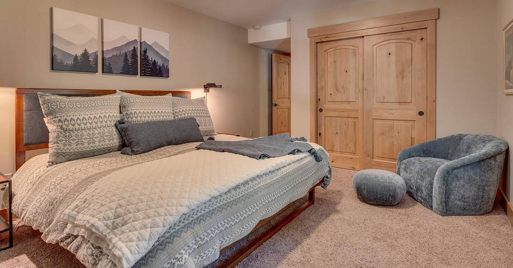 019-011-Bedroom En suite-1500x1000.jpg