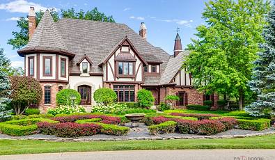 4465 Kettering Drive, Long Grove