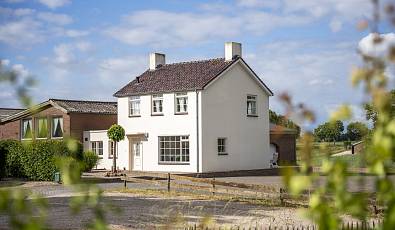 Characterful home with stunning unobstructed views over the river landscape