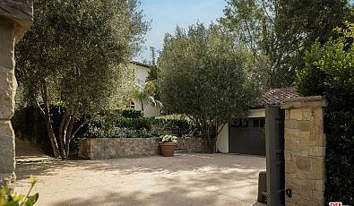 1168 N Doheny Dr