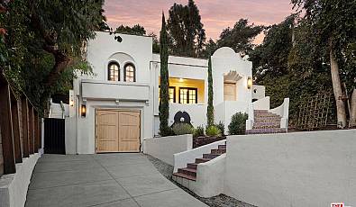 8061 Woodland Ln