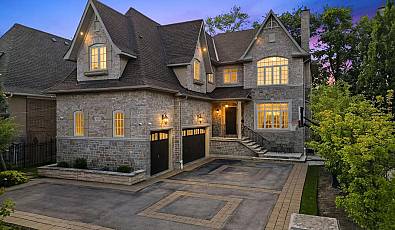 725 Queensway W