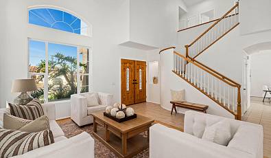 Coastal Breezes & Modern Comfort in Bay Ho’s Hidden Enclave