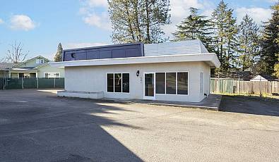 581 Ne MAIN St