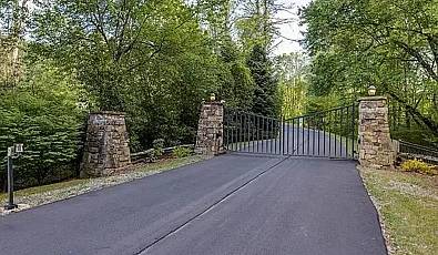 34 Rustling Woods Trail