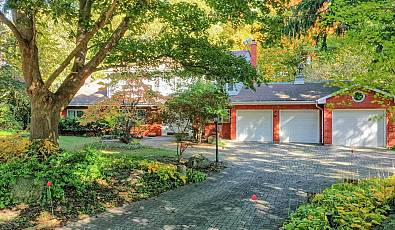1296 Cumnock Crescent