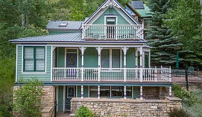 131 E Gregory Avenue