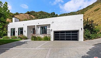 1739 San Ysidro Dr