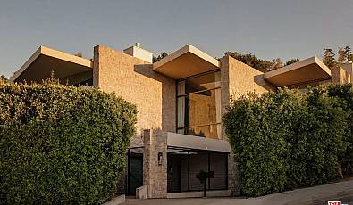 9233 Swallow Dr