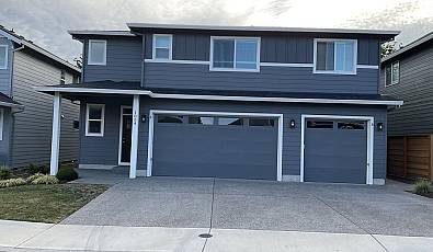 1054 Ne REGAN HILL Loop