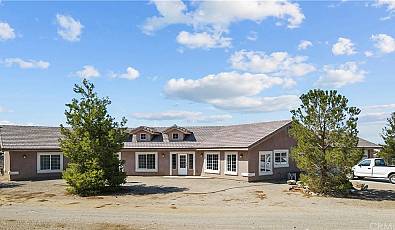 Contractor-Built to Perfection on 4.49 Acres