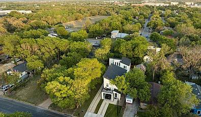 913 Valdez ST A & B