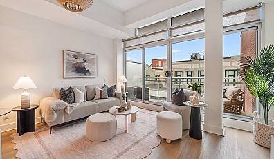 233 Carlaw Avenue Unit 811