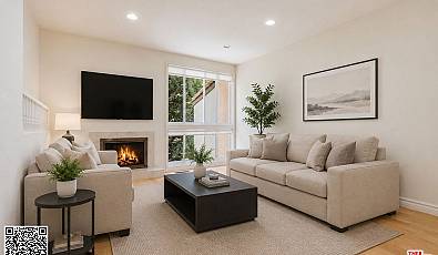 17241 Palisades Cir