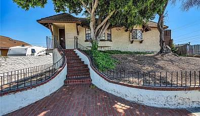 1316 W 166th