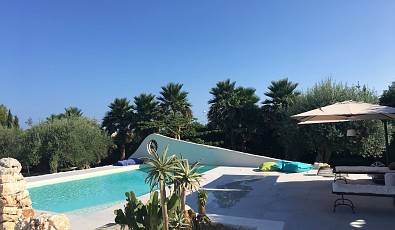 Charming renovated villa with swimming pool in Avola