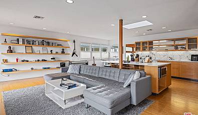 221 3rd Ave