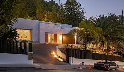 9229 Robin Dr