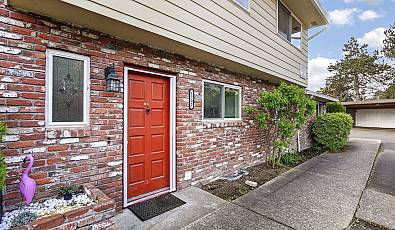 1702 Ne HOGAN Dr